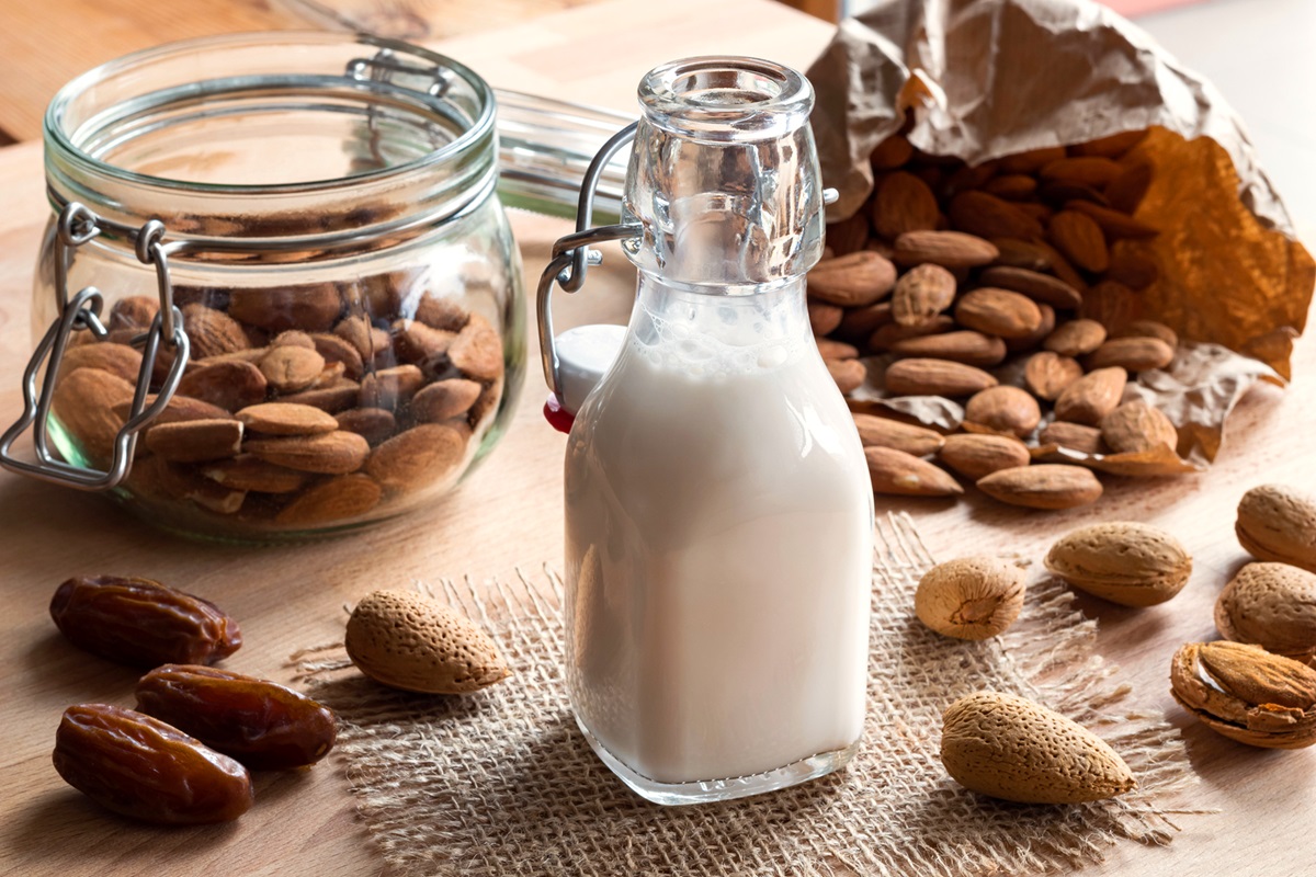 Homemade Sweetened Almond Milk: Easy $2.77 Recipe & Nutrition